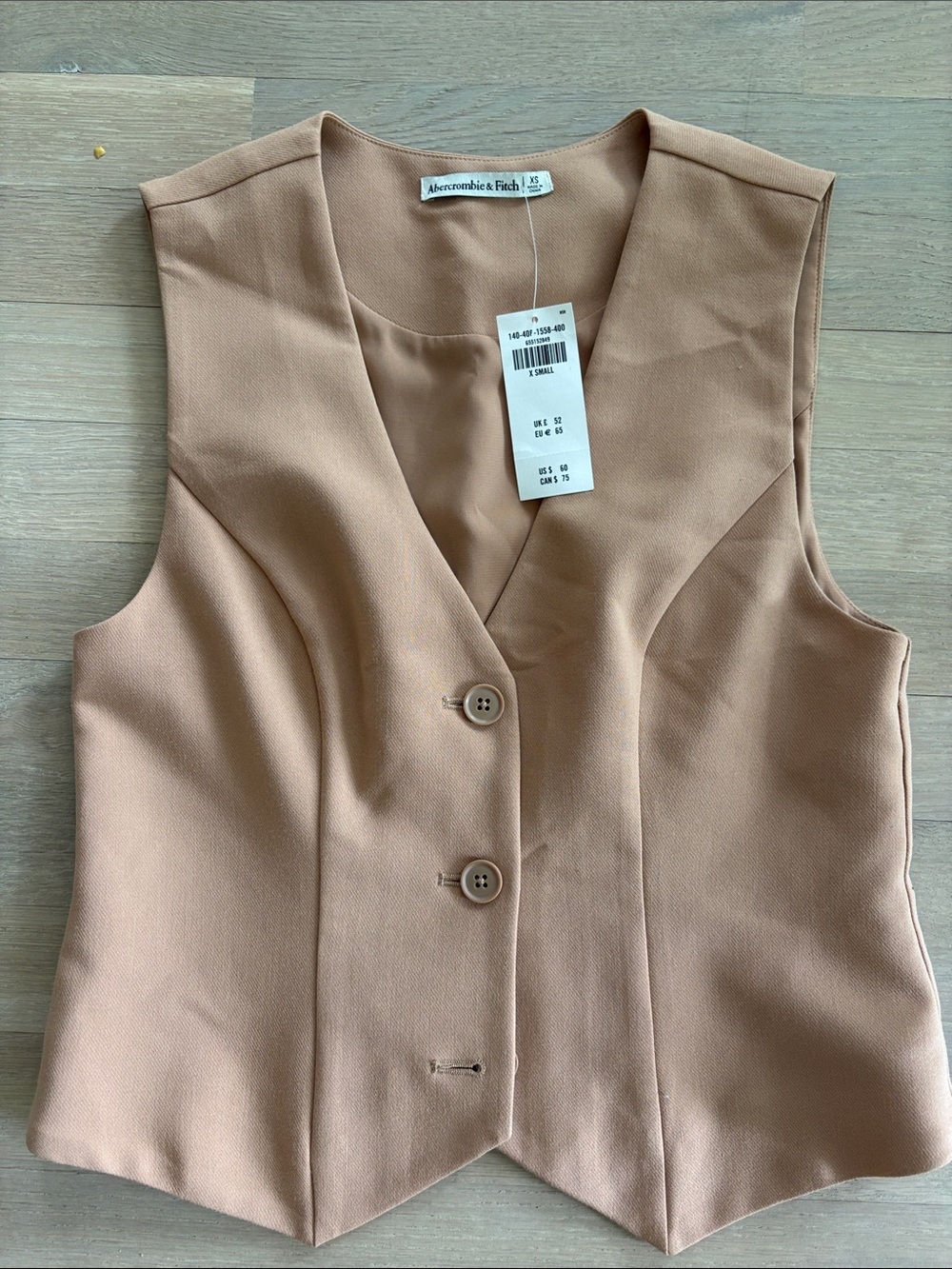 Abercrombie & Fitch Sleeveless Buttoned Vest in Camel Beige